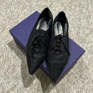Women’s leather Oxford shoes